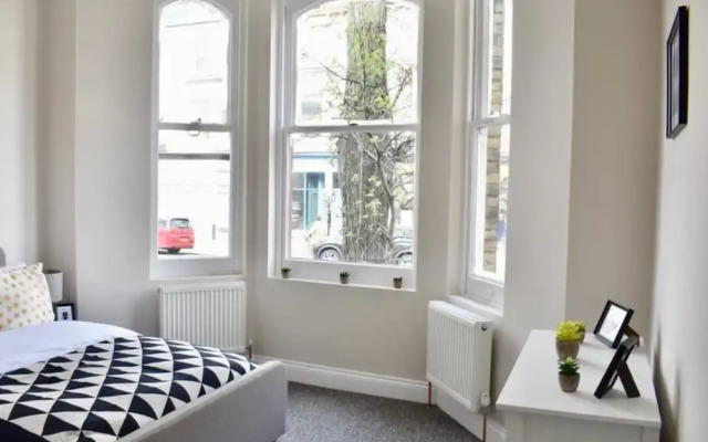 Spacious 4 Bedroom Flat in Central Brighton