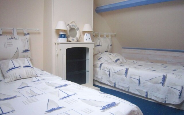 Stunning Holiday Home in Escalles near Sea