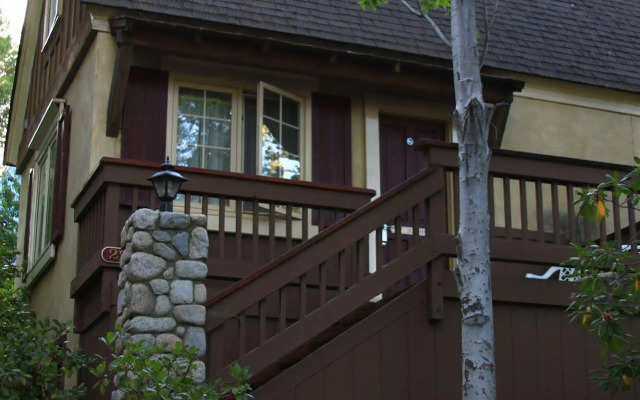 Saddleback Inn