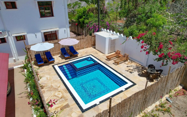 Sunny Palms Beach Bungalows