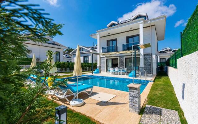 Hisar 2 - 4 Bedroom Holiday Villa in Hisarönü