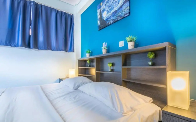 Penthouse with big terrace 2 mins from the metro