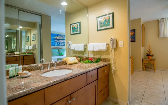 Papakea J103 2 Bedroom Condo by RedAwning