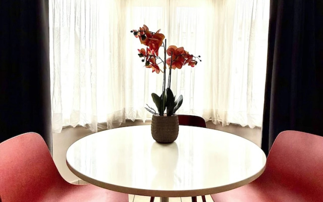 Peaceful 2 minutes European Parliament