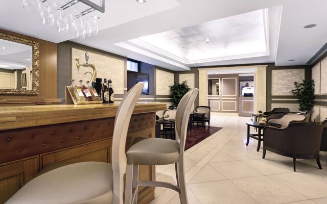 Catalonia Las Cortes Hotel