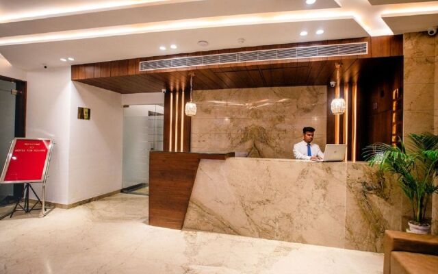 HOTEL TEN SQUARE - 5 Minutes from The Taj Mahal