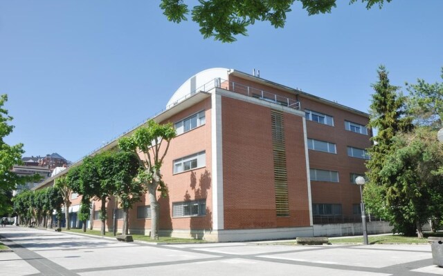 Residencia Tomás Alfaro Fournier - Centro Adscrito a la REAJ - Campus Accommodation