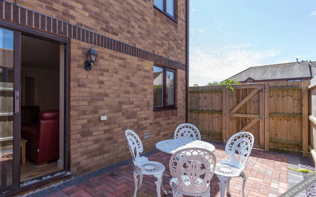 Quay Holidays - Harbourside Park