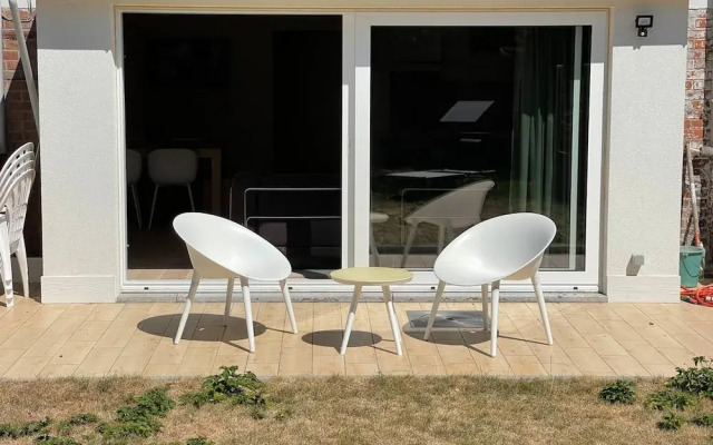 Modern Flat With Garden