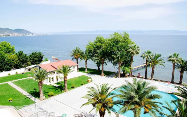 Serenita Beach Hotel