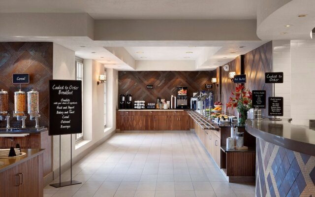 Embassy Suites Phoenix - Tempe