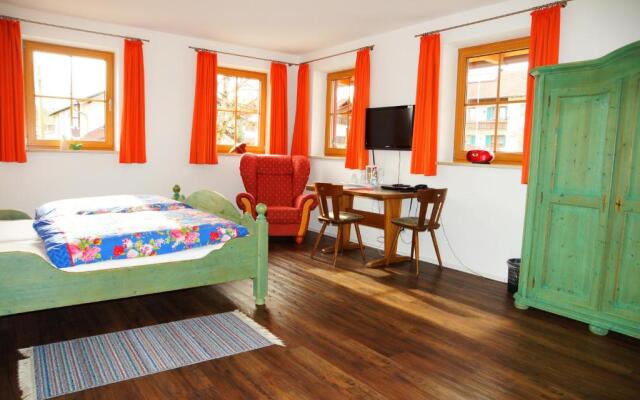 Seehotel und Appartements Schnöller