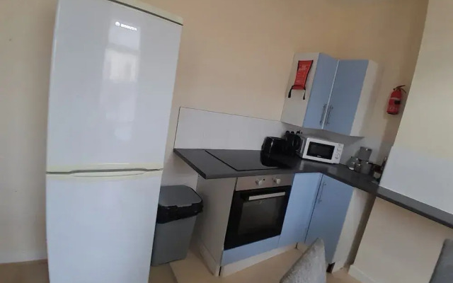 Blackpool - 2-beds - Sleeps 5 - Pet Friendly