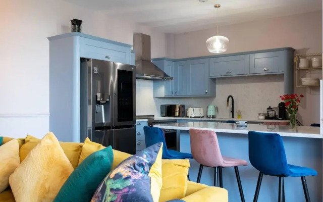 Beachfront Escape & Wow Sea Views, Luxury Retreat