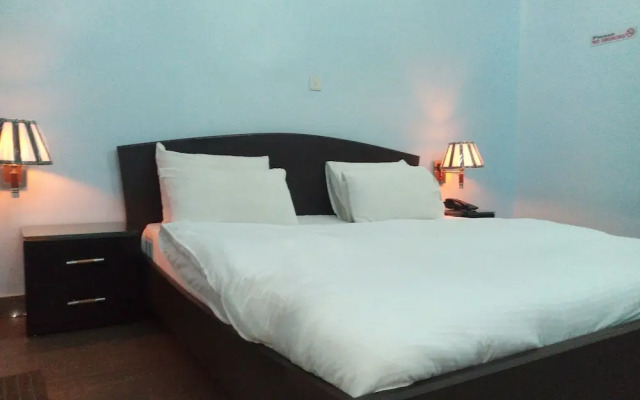 Dionzec Hotel & Suites
