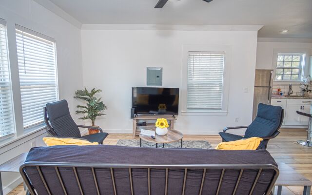Cozy Remodeled 2br 1ba Near Downtown