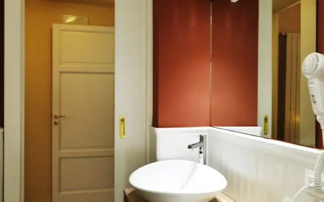 * 1 * 7 * 4 * Via Roma, Rooms Breakfast, B&B