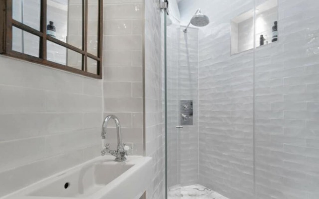 Centrally Located, Stunning 3bed 2bath, SE1