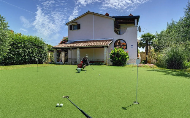 Quaint Holiday Home in Liznjan With Pool