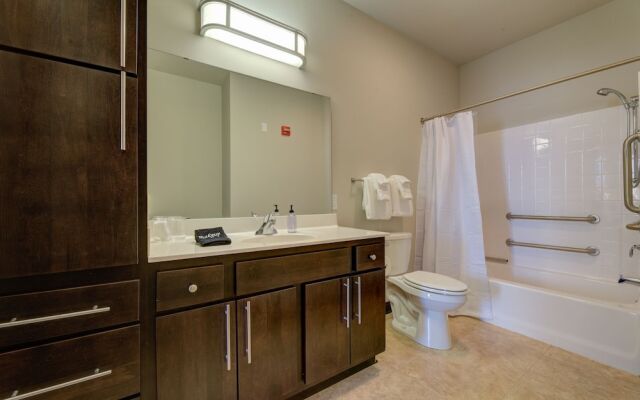 Milwaukee Beautiful Family 2BD 2BA Downtown Apartment