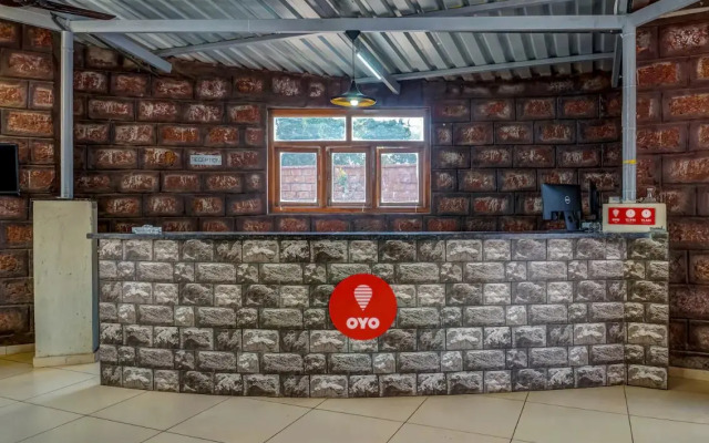 OYO 11898 Hotel Vhyomaan