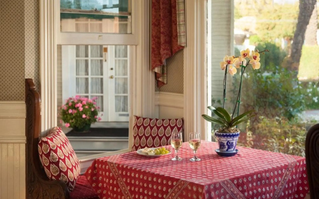 Cheshire Cat Inn & Cottages