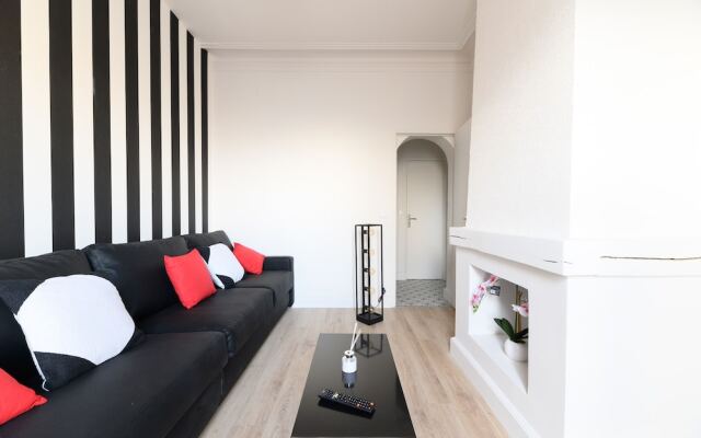 Daumier - New 2 Bdrs Flat near la Seine