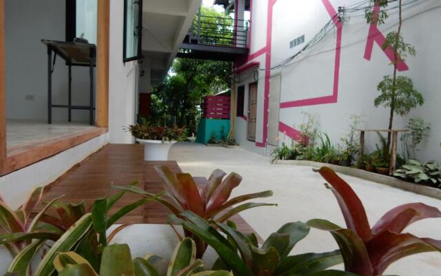 Wandee Bed and Breakfast - Hostel