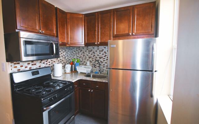 Modern Apartment minutes to NYC