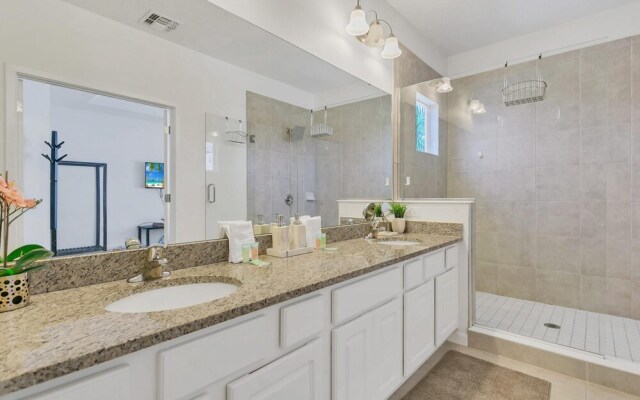 6BR Luxury Home w Private Pool BBQ