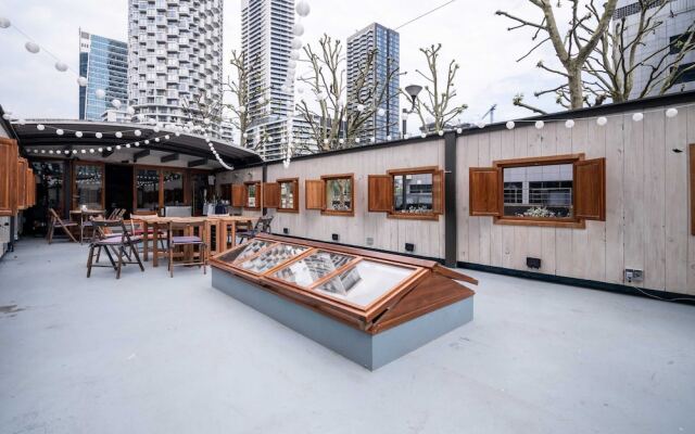 Luxury Canary Wharf House Boat