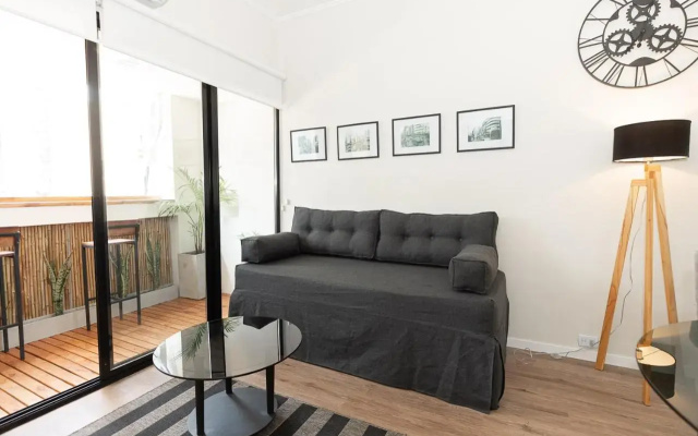 "El Farolito Apartment"