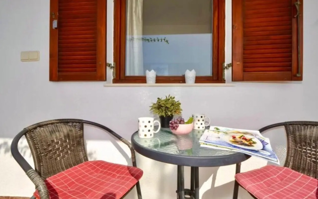 Paž - 28m From the Beach - A2