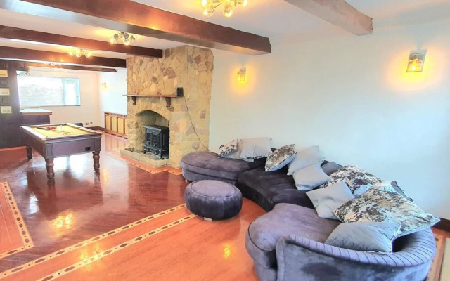 Luxury spa Party Home - Pool, Hottub, Bar, Sauna