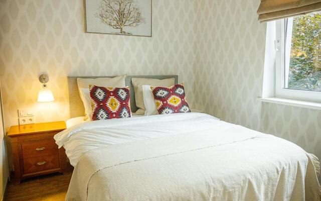Charming 1BD Old Town Apartment by Hostlovers