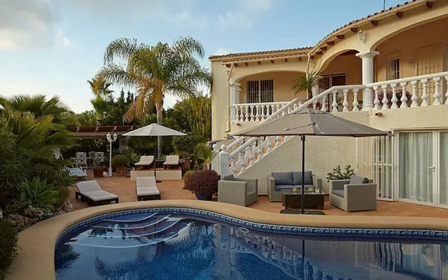 Luxury 5 Bed Mountain Views Heated Pool Games Room
