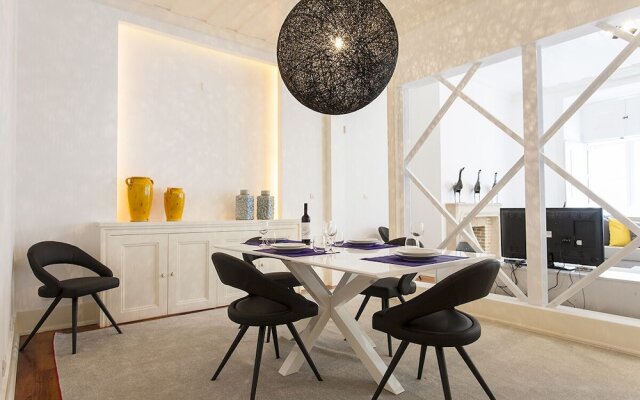 ALTIDO Elegant 3BR Apt w/workspace in Chiado