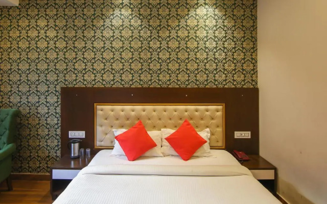 OYO 17099 Ambika Residency