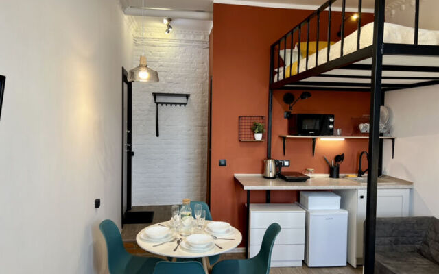 Диван и Чемодан на ул. Вокзальная магистраль, 2