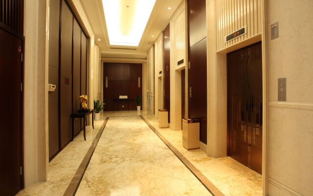 Noble Crown Hotel
