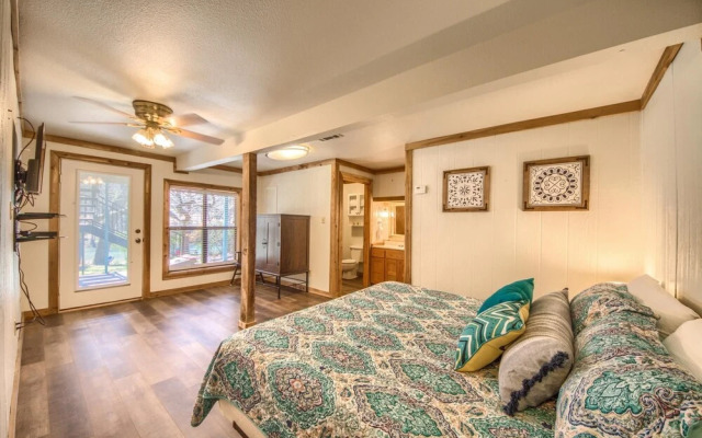 Hondo s River Haus RR 1300