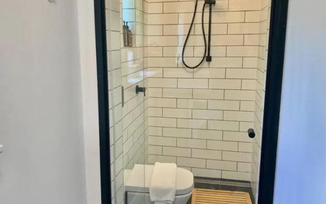 Stylish Private Studio, Close to Beach, WIFI, Parking – Bathroom – Melbourne
