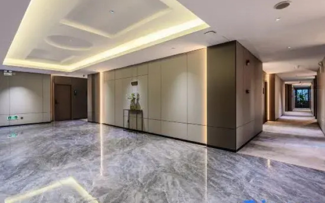 Ruixiang Hotel (Wuchuan New World Plaza Branch)