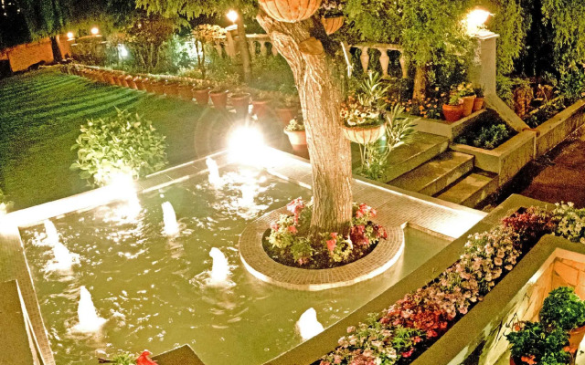 Royal Jardin Whistling Pines Resort