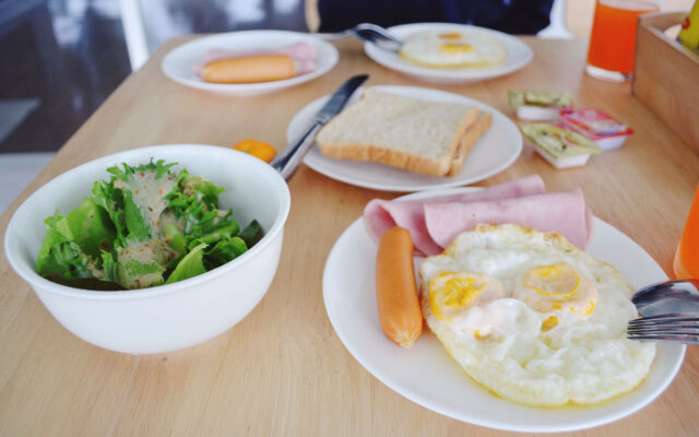 Eat Sleep Cafe & Bed