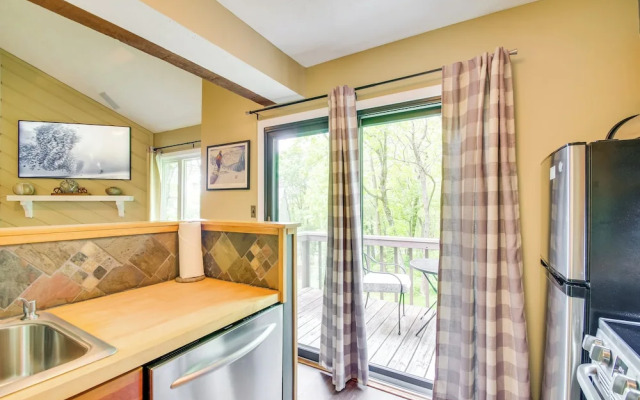 Second-floor Condo w/ Community Pool Access!