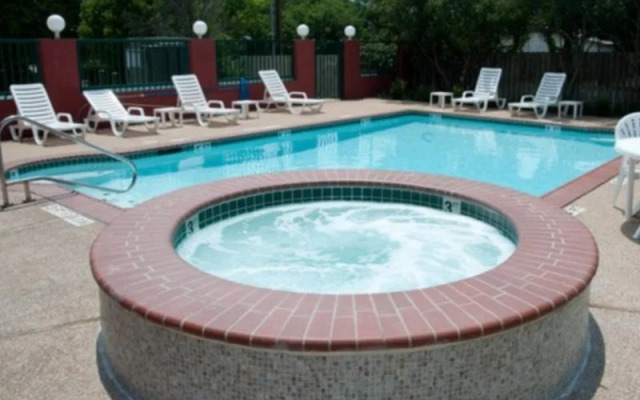 Country Inn & Suites by Radisson, Austin-University, TX