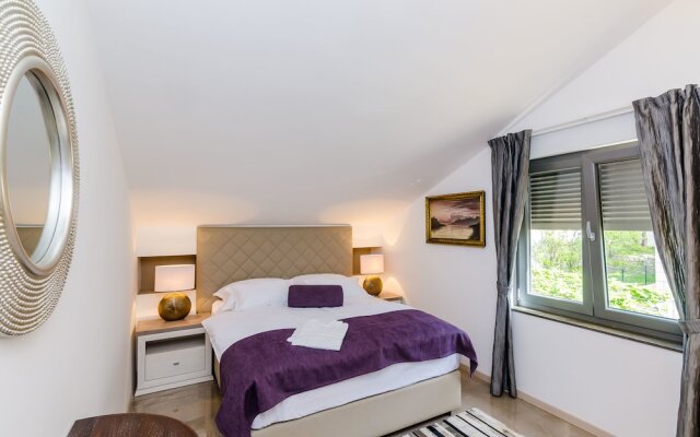 Villa Dolores Apartments
