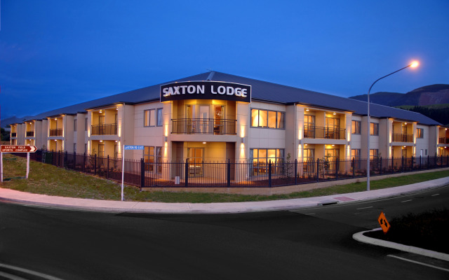 Saxton Lodge