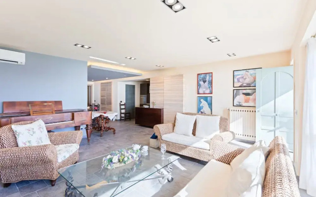 Penelope Seaview Apartment